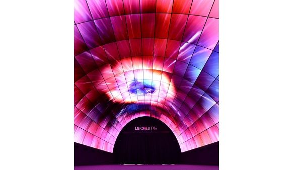 أكبر نفق OLED في العالم