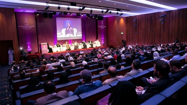 جلسة من الجلسات النقاشية التي عُقدت خلال منتدى النهوض باللغة العربية في دورته الثانية في مركز قطر الوطني للمؤتمرات