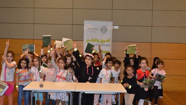 مشاركون في ورشة عمل "امرح وتعلم"، التي نظمتها حديقة القرآن النباتية مؤخرًا، بالتعاون مع الفرع النسائي بمؤسسة عيد الخيرية