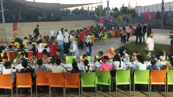 تضمن حفل الافطار الذي حضره ما يزيد عن 250 طفل مشاهدة فقرات متنوعة من مسرح الدُمى والعرائس اضافة الى جولة في المتحف.