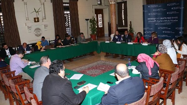 لقاء المائدة المستديرة للإعلاميين بالجامعة الأمريكية بالقاهرة