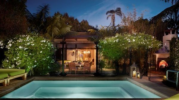 أجنحة جديدة مؤلفة من طابق واحد مع أحواض سباحة دافئ