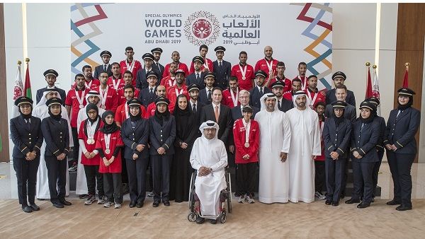 ممثلون عن الاتحاد للطيران والأولمبياد الخاص في أبوظبي 2019 وشركة بترول أبوظبي الوطنية أدنوك، في الصورة بعد الإعلان عن الاتحاد للطيران ناقلاً رسميًا لدورة الألعاب العالمية الصيفية للأولمبياد الخاص 2019 في أبوظبي.