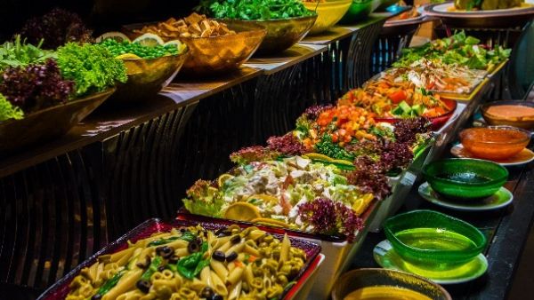 بإمكان الضيوف الاستمتاع بوجبة غداء البرانش التركي كل يوم سبت من الساعة الواحدة بعد الظهر وحتى الرابعة عصراً بإمكان الضيوف الاستمتاع بوجبة غداء البرانش التركي كل يوم سبت من الساعة الواحدة بعد الظهر وحتى الرابعة عصراً