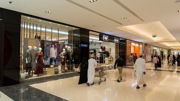 لا تكتمل تجربة التسوق الا بالتوقف قليلا لاخذ قسط من الراحة وتناول وجبة طعام شهية في احد المطاعم والكافيهات التي يضمها سيتي سنتر مسقط.