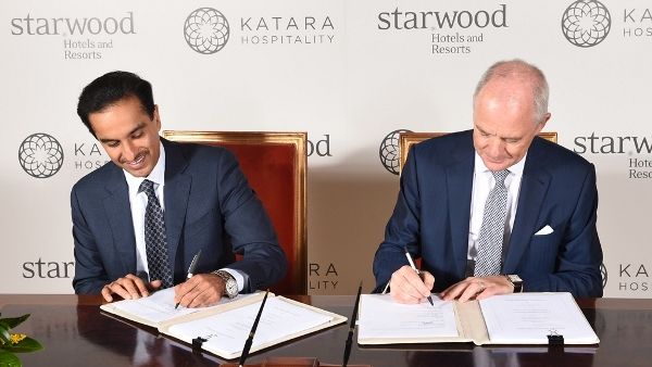 Scheikh Nawaf bin Jassim bin Jabor Al-Thani and Michael Wale during the signing Scheikh Nawaf bin Jassim bin Jabor Al-Thani and Michael Wale during the signing
