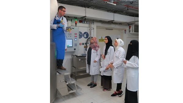 طلاب من جامعة قطر تعرفوا على البنوك الحيوية وتقنيات المختبرات الأخرى خلال برنامج الخبرات الصيفية الذي يقدمه قطر بيوبنك.