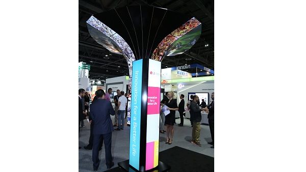 استعرضت خلال مشاركتها وأمام زوار المعرض، سلسلة من أحدث اللوحات الرقمية وحلول الشاشات وأكثرها تطوراً.