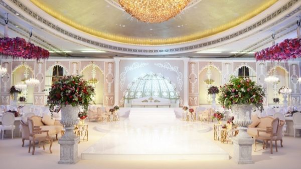 A setting that strikes a fine balance between impressive grandeur and close intimacy at The St. Regis Abu Dhabi. 