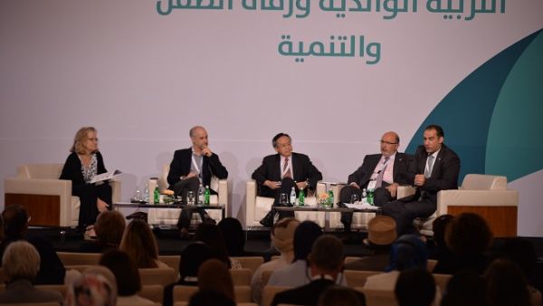جانب من جلسة "الاستثمار في البرامج الوالدية" في اليوم الثاني من المؤتمر الدولي الذي نظمه معهد الدوحة الدولي للأسرة.    