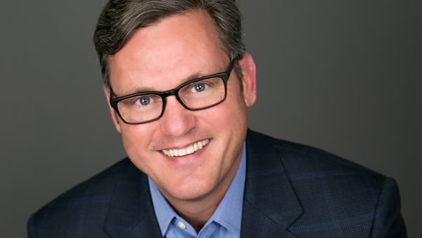 World-renowned inspirational speaker, leadership expert and best-selling author Tommy Spaulding