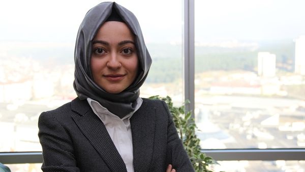 زينب توبالوغلو، الأستاذة المساعدة لمادة الاقتصاد