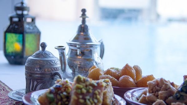 سيقوم الفندق بتقديم أشهى المأكولات العربية و الحلويات في خيمة "ليالي" الرمضانية سيقوم الفندق بتقديم أشهى المأكولات العربية و الحلويات في خيمة "ليالي" الرمضانية