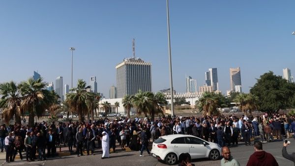 إخلاء وهمي للمبنى الرئيسي وذلك بالتعاون مع الإدارة العامة للدفاع المدني في وزارة الداخلية
