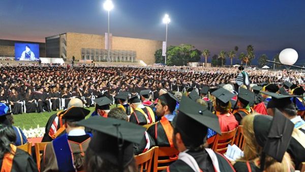 بعد دخول موكب الخريجين وموكب رئيس الجامعة ووكيل الشؤون الأكاديمية والعمداء وأعضاء مجلس الأمناء بالأثواب الإحتفالية استهل الإحتفال بالنشيد الوطني اللبناني ليتكلم بعد ذلك رئيس الجامعة الدكتور فضلو خوري.