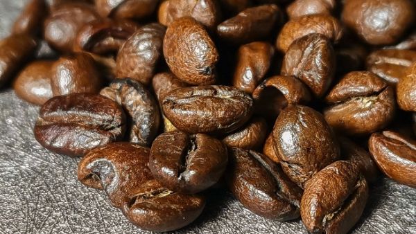 التصوير القريب بأسلوب الماكرو، وهي ميزة تمكن من التقاط لقطات قريبة للأشياء حتى إن كانت لا تبعد أكثر من 2.5 سم من العدسة. التصوير القريب بأسلوب الماكرو، وهي ميزة تمكن من التقاط لقطات قريبة للأشياء حتى إن كانت لا تبعد أكثر من 2.5 سم من العدسة.