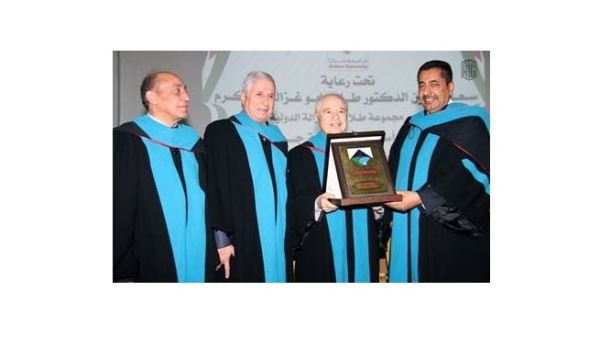 أعرب الدكتور أبوغزاله عن سعادته وفخره بتخريج كوكبة من طلبة الجامعة متمنيا لهم النجاح والتوفيق.