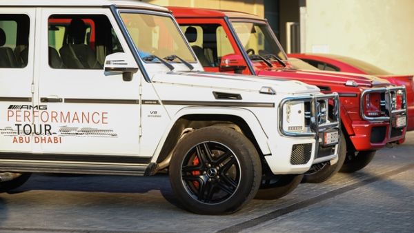 مجموعة من سيارات أيه أم جي AMG