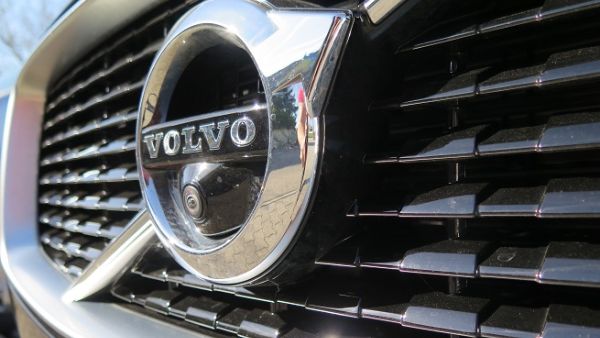 تنتج شركة vovlo cars مجموعة من العربات والسيارات الرياضية والسيارات الملائمة للأراضي الوعرة والسيارات المتعددة الأغراض SUV. تنتج شركة vovlo cars مجموعة من العربات والسيارات الرياضية والسيارات الملائمة للأراضي الوعرة والسيارات المتعددة الأغراض SUV.