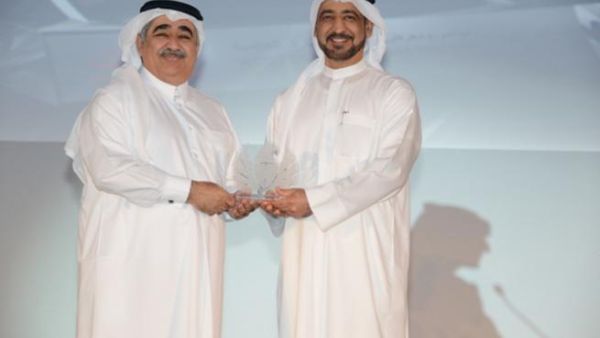 سعادة أحمد بطي أحمد، مدير عام جمارك دبي يكرم السيد أحمد بن علي المهندي، مدير عام جمارك قطر