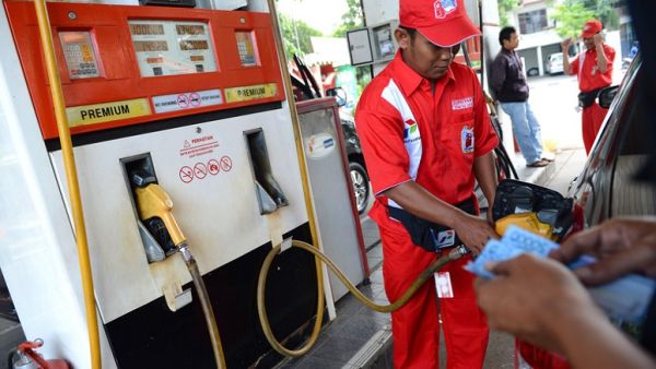The increased fuel prices in Bahrain came into effect from 2:00pm yesterday. (AFP)