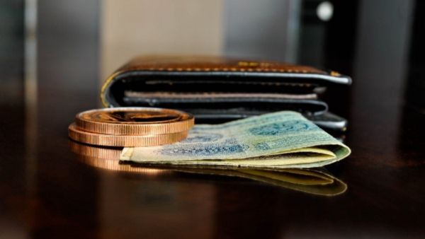 إجمالي ما جمعه هؤلاء الموظفون العشرة الكبار من أموال خلال العام الماضي 2016 فقد تجاوز 1.1 مليار دولار أميركي. (Pixabay)