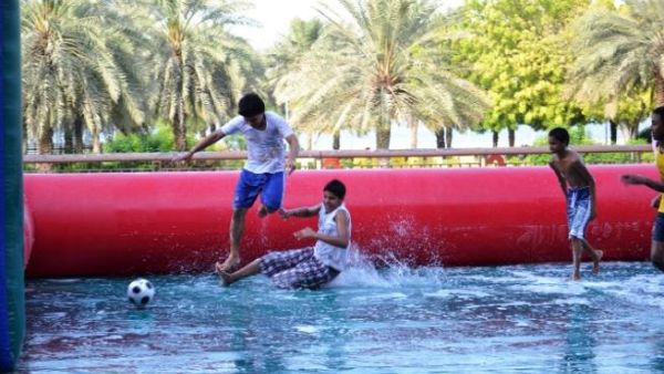 أطفال يلعبون في مدينة الطفل في دبي أطفال يلعبون في مدينة الطفل في دبي