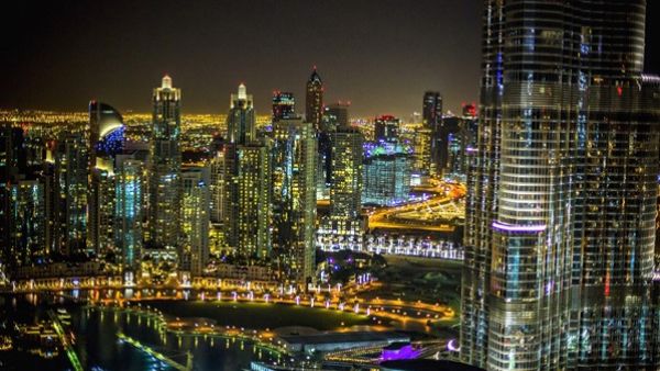 مساهمة المرأة في الاستثمار العقاري تنمو على خلفية ثقتهن بسوق عقارات الإمارة من جهة وتتزايد بدعم وتشجيع الرجل من جهة أخرى. (Pixabay)