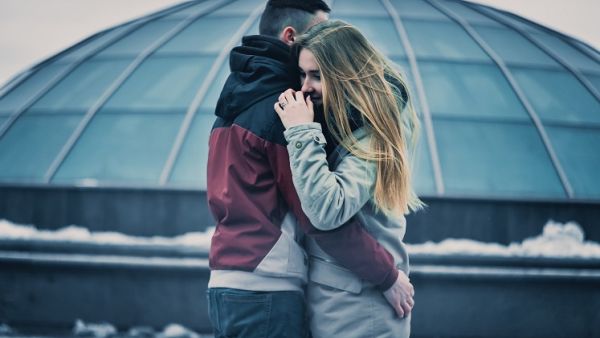 It seems that the scent of a romantic partner can help ease stress. (Pixabay)