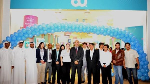 خلال إفتتاح متجر دو في دبي مول