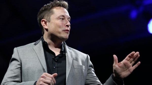 فاجأ ماسك المستثمرين في وقت سابق من هذا الشهر بقراره بسحب Tesla من البورصات بصفقة تصل قيمتها إلى 72 مليار دولار.