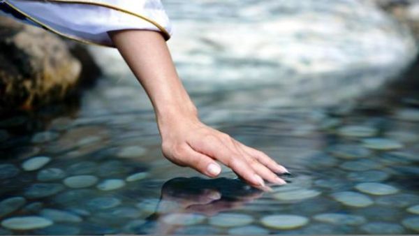 مع عروض مفاجآت صيف دبي 2011 للمنتجعات الصحية يمكن الحصول على مجموعة مذهلة من جلسات التدليك التي تمنح ختاماً مميزاً لفصل الصيف