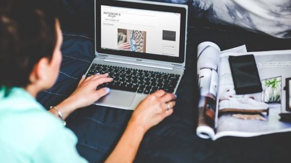Women, traditionally being home makers and mothers, have always handled multiple tasks at the same time. (Pexels)