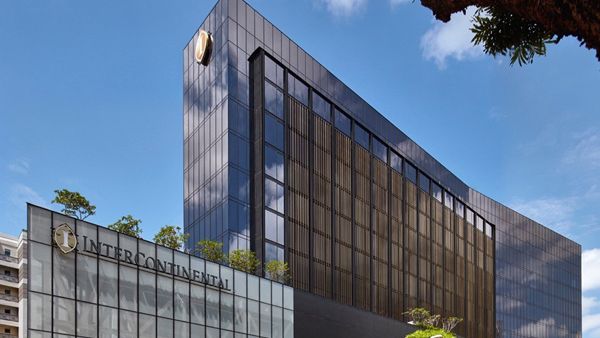 The new hotel is set amidst a dynamic, sophisticated neighborhood along the Singapore River.