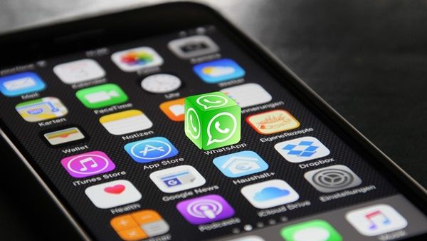 With this new layout, WhatsApp wants to make easier to understand how the report feature works. (Shutterstock)