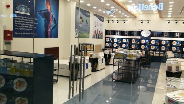 يتميز متجر كينج كويل الجديد بمفهوم متاجر الخصومات، حيث يمكن للعملاء الاستفادة من عروض وخصومات جذابة على مجموعة مختارة من منتجات كينج كويل.