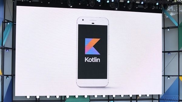 أسست شركة Jet Brains لغة البرمجة Kotlin وهي نفس الشركة التي طورت Android Studio الأداة الرسمية لتطوير تطبيقات أندرويد. (عالم التقنية)