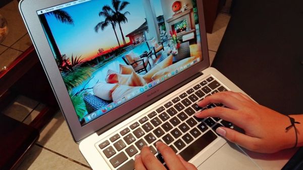 The online travel sector in Saudi Arabia witnessed a massive 536% increase in debit card transactions. (Pexels)