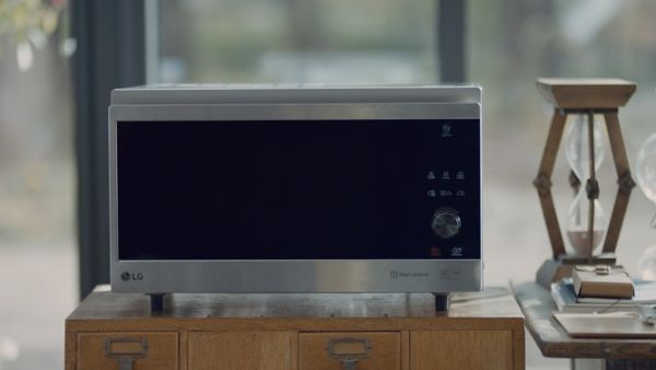 LG has tipped the scales in the favour of homemakers with the agile LG NeoChef.