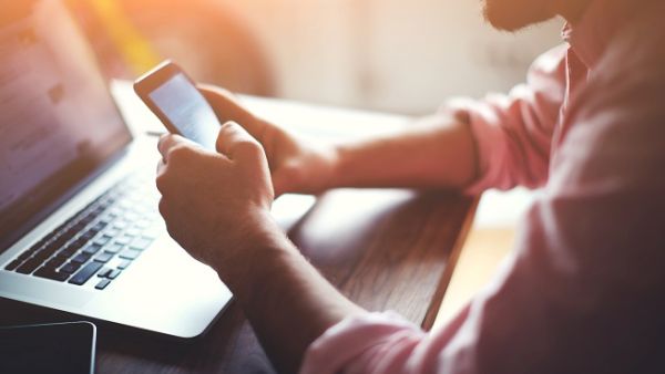 Strong growth in numbers of USB modem users, mobile internet users decline. (Shutterstock)