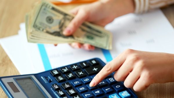 Here is some financial advice for all the single women out there. (Shutterstock)