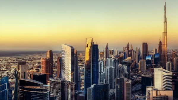 تتوقع دائرة السياحة والتسويق التجاري في دبي أن يرتفع إجمالي عدد الغرف الفندقية في الإمارة إلى 132 ألف غرفة بنهاية عام 2019. (Shutterstock)