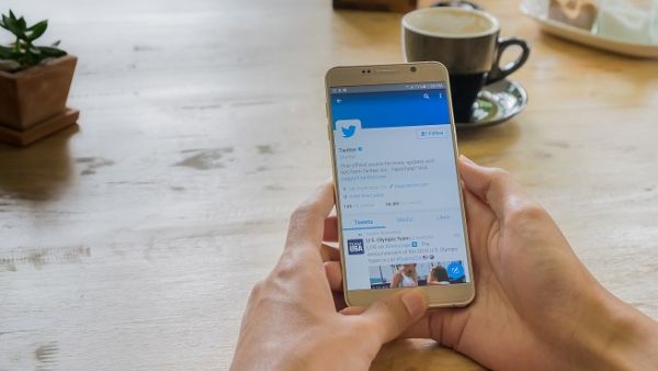 The features would showcase relevant tweets to a live event. (Shutterstock)