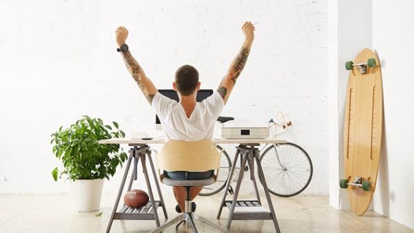 Freelancers could charge a small portion of cash advance before starting their gig to avoid getting duped in the future. (Shutterstock)