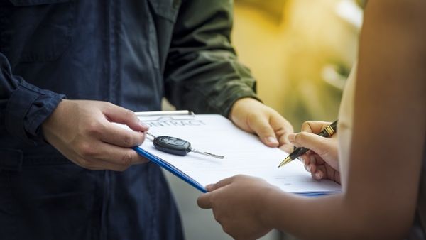 Finalrentals.com compares car rental prices from all major UAE companies. (Shutterstock)