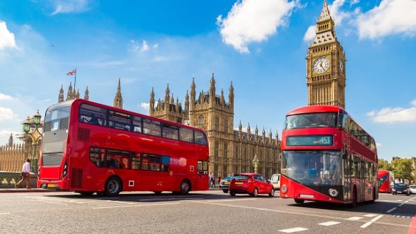 تباطأ اقتصاد بريطانيا وتراجعت قيمة الجنيه الإسترليني بعد التصويت لصالح الخروج من الاتحاد الأوروبي في استفتاء 2016