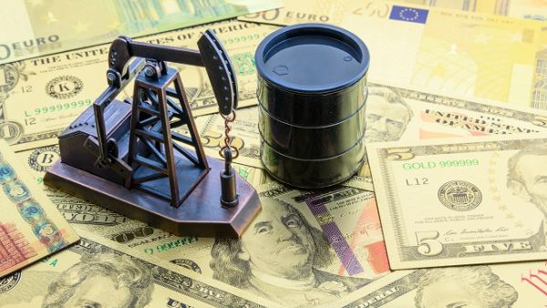 EIA expects crude oil prices to continue to rise in late 2019 and early 2020 because of an increase in refinery demand for light-sweet crude oil (Shutterstock)