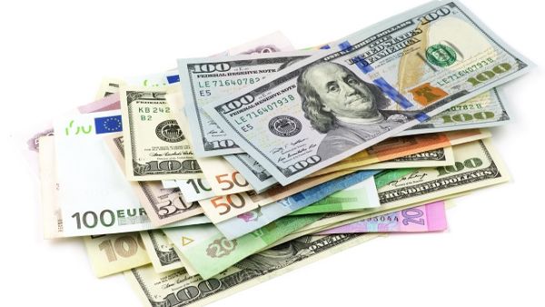 ارتفع الدولار اليوم الثلاثاء متعافياً من أدنى مستوى في نحو ثلاثة أشهر