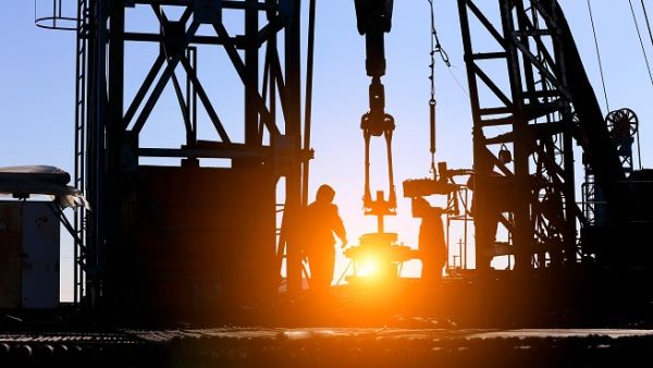 Thee oil sector is currently working on an integrated plan for the development of the petrochemicals industry. (Shutterstock)