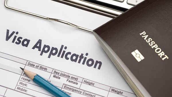 Applicants for a tourist and express visas must apply one week before traveling to the Sultanate. (Shutterstock)